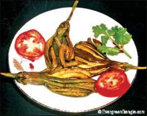 আমের রসে বেগুন ভাজা
