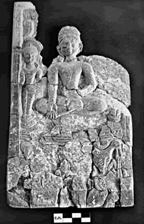 ভগ্নাংশ জোড়া দিয়ে পুনর্গঠিত বুদ্ধমূর্তি