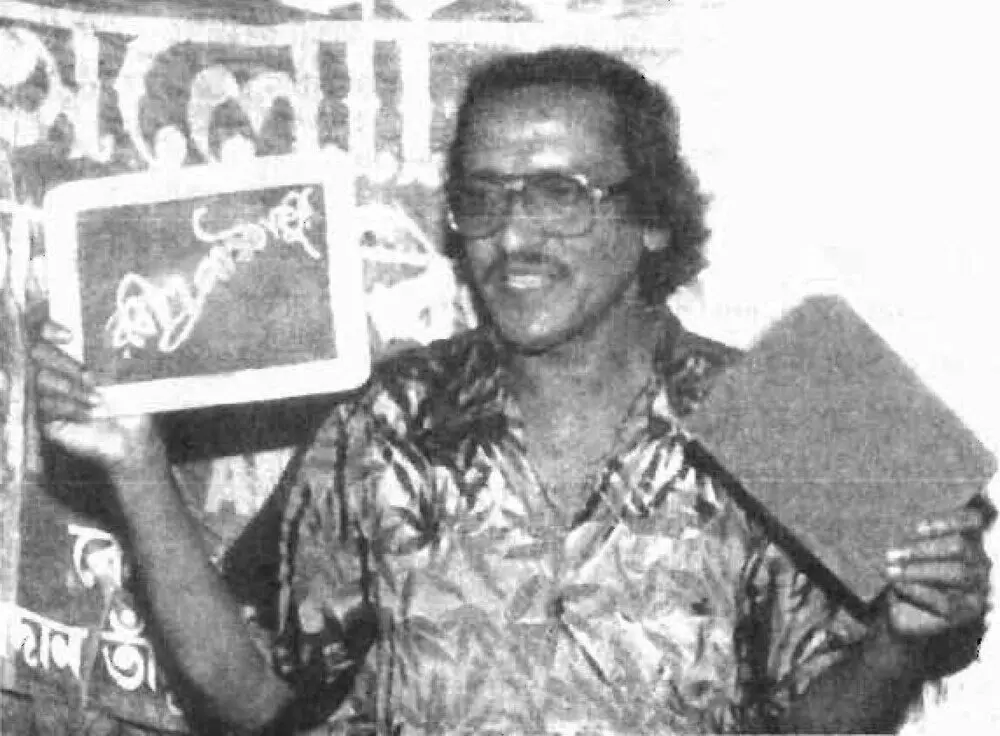 ফাঁকা শ্লেটে রবীন্দ্রনাথের স্বাক্ষর উড়ে এল