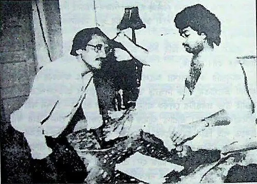 শ্রীমদ ভারতীর কাছে সকল প্রশ্নের সুসমাধান পেয়ে প্রবীরবাবু মাথা নত করে ভারতীজীর আশীর্বাদ ভিক্ষা করেন।